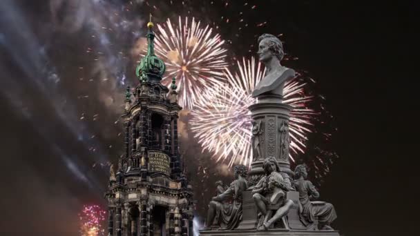 Bruhl 테라스와 Hofkirche 또는 거룩한 삼위일체의 대성당 및 휴가 불꽃놀이-에 드레스덴, 뉴 스타트 인섹 센, 독일 바로크 교회 조각 — 비디오