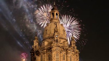 Dresden Frauenkirche (kelimenin tam anlamıyla kilise Our Lady) ve tatil fireworks--bir Lutheran Almanya'nın Dresden kentinde kilise olduğunu 