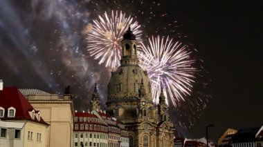 Dresden Frauenkirche (kelimenin tam anlamıyla kilise Our Lady) ve tatil fireworks--bir Lutheran Almanya'nın Dresden kentinde kilise olduğunu 