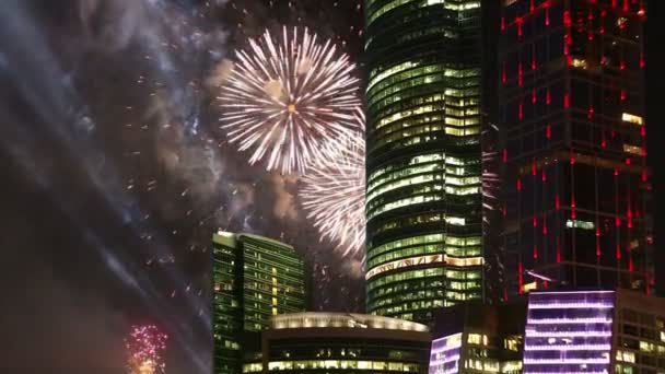 Wolkenkrabbers van de International Business Center (stad) en vuurwerk, Moskou, Rusland — Stockvideo