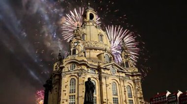 Dresden Frauenkirche (kelimenin tam anlamıyla kilise Our Lady) ve tatil fireworks--bir Lutheran Almanya'nın Dresden kentinde kilise olduğunu 