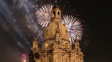 Dresden Frauenkirche (kelimenin tam anlamıyla kilise Our Lady) ve tatil fireworks--bir Lutheran Almanya'nın Dresden kentinde kilise olduğunu 