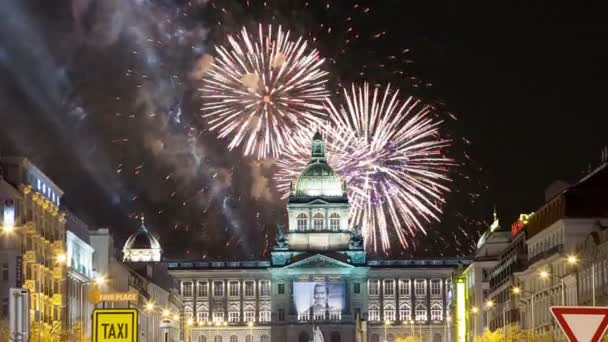 Night view of Wenceslas Square and holiday fireworks in the New Town of Prague, Czech Republic — Stock Video