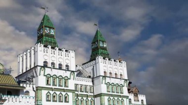  Izmailovsky Kremlin (Izmailovo Kremlin), Moskova, Rusya - müzeler, restoranlar, fuarlar ve piyasalar ve diğer birçok konumlar da dahil olmak üzere en renkli ve ilginç şehir yerlerinden biridir 