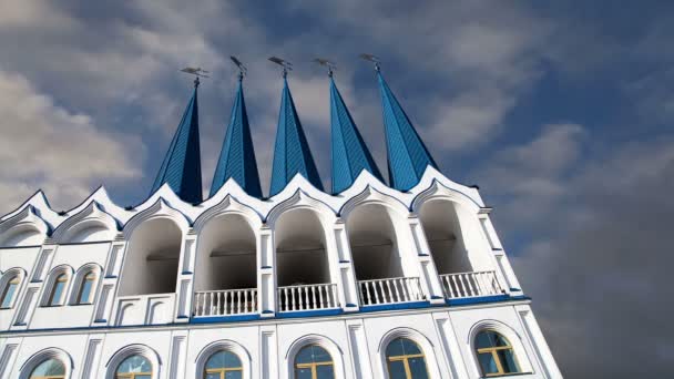 Izmailovsky 크렘린 (이즈 마일로 보에 크렘린), 모스크바, 러시아-박물관, 레스토랑, 박람회 및 시장 및 다른 많은 관광 명소를 포함 하 여 가장 화려하 고 흥미로운 도시 랜드마크, 중 하나입니다. — 비디오