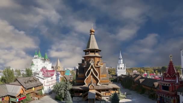 Izmailovsky Kremlin (Kremlin à Izmailovo), Moscou, Russie- est l'un des monuments les plus colorés et intéressants de la ville, y compris les musées, restaurants, foires et marchés et de nombreuses autres attractions — Video