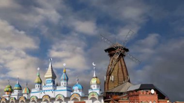  Izmailovsky Kremlin (Izmailovo Kremlin), Moskova, Rusya - müzeler, restoranlar, fuarlar ve piyasalar ve diğer birçok konumlar da dahil olmak üzere en renkli ve ilginç şehir yerlerinden biridir 