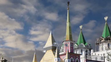  Izmailovsky Kremlin (Izmailovo Kremlin), Moskova, Rusya - müzeler, restoranlar, fuarlar ve piyasalar ve diğer birçok konumlar da dahil olmak üzere en renkli ve ilginç şehir yerlerinden biridir 