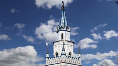 Izmailovsky Kremlin (Izmailovo Kremlin), Moskova, Rusya - müzeler, restoranlar, fuarlar ve piyasalar ve diğer birçok konumlar da dahil olmak üzere en renkli ve ilginç şehir yerlerinden biridir 