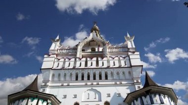 Izmailovsky Kremlin (Izmailovo Kremlin), Moskova, Rusya - müzeler, restoranlar, fuarlar ve piyasalar ve diğer birçok konumlar da dahil olmak üzere en renkli ve ilginç şehir yerlerinden biridir 