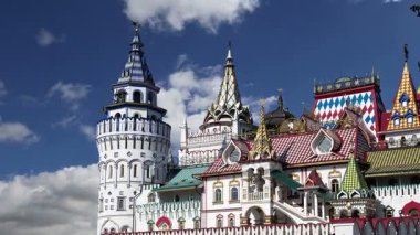 Izmailovsky Kremlin (Izmailovo Kremlin), Moskova, Rusya - müzeler, restoranlar, fuarlar ve piyasalar ve diğer birçok konumlar da dahil olmak üzere en renkli ve ilginç şehir yerlerinden biridir 
