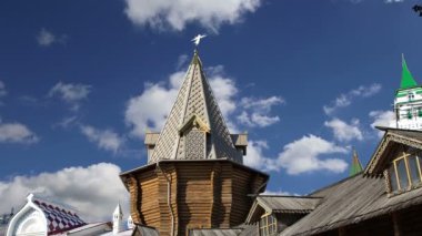 Izmailovsky Kremlin (Izmailovo Kremlin), Moskova, Rusya - müzeler, restoranlar, fuarlar ve piyasalar ve diğer birçok konumlar da dahil olmak üzere en renkli ve ilginç şehir yerlerinden biridir 