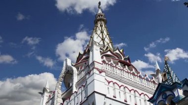 Izmailovsky Kremlin (Izmailovo Kremlin), Moskova, Rusya - müzeler, restoranlar, fuarlar ve piyasalar ve diğer birçok konumlar da dahil olmak üzere en renkli ve ilginç şehir yerlerinden biridir 
