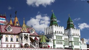 Izmailovsky Kremlin (Izmailovo Kremlin), Moskova, Rusya - müzeler, restoranlar, fuarlar ve piyasalar ve diğer birçok konumlar da dahil olmak üzere en renkli ve ilginç şehir yerlerinden biridir 