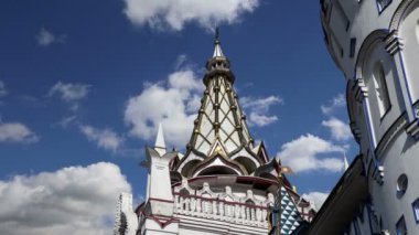 Izmailovsky Kremlin (Izmailovo Kremlin), Moskova, Rusya - müzeler, restoranlar, fuarlar ve piyasalar ve diğer birçok konumlar da dahil olmak üzere en renkli ve ilginç şehir yerlerinden biridir 