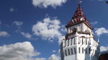Izmailovsky Kremlin (Izmailovo Kremlin), Moskova, Rusya - müzeler, restoranlar, fuarlar ve piyasalar ve diğer birçok konumlar da dahil olmak üzere en renkli ve ilginç şehir yerlerinden biridir 