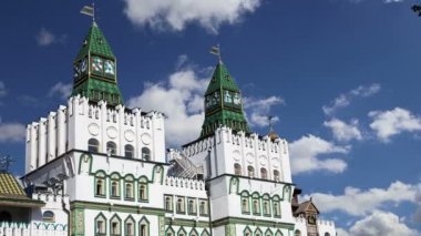 Izmailovsky Kremlin (Izmailovo Kremlin), Moskova, Rusya - müzeler, restoranlar, fuarlar ve piyasalar ve diğer birçok konumlar da dahil olmak üzere en renkli ve ilginç şehir yerlerinden biridir 