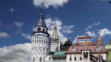 Izmailovsky Kremlin (Izmailovo Kremlin), Moskova, Rusya - müzeler, restoranlar, fuarlar ve piyasalar ve diğer birçok konumlar da dahil olmak üzere en renkli ve ilginç şehir yerlerinden biridir 