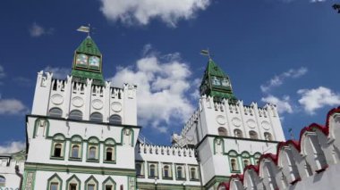 Izmailovsky Kremlin (Izmailovo Kremlin), Moskova, Rusya - müzeler, restoranlar, fuarlar ve piyasalar ve diğer birçok konumlar da dahil olmak üzere en renkli ve ilginç şehir yerlerinden biridir 