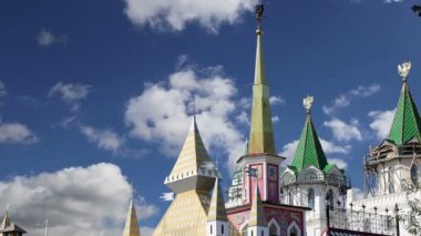 Izmailovsky Kremlin (Izmailovo Kremlin), Moskova, Rusya - müzeler, restoranlar, fuarlar ve piyasalar ve diğer birçok konumlar da dahil olmak üzere en renkli ve ilginç şehir yerlerinden biridir 