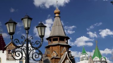 Izmailovsky Kremlin (Izmailovo Kremlin), Moskova, Rusya - müzeler, restoranlar, fuarlar ve piyasalar ve diğer birçok konumlar da dahil olmak üzere en renkli ve ilginç şehir yerlerinden biridir 