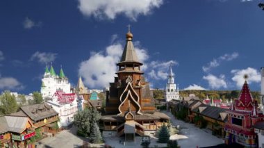 Izmailovsky Kremlin (Izmailovo Kremlin), Moskova, Rusya - müzeler, restoranlar, fuarlar ve piyasalar ve diğer birçok konumlar da dahil olmak üzere en renkli ve ilginç şehir yerlerinden biridir 