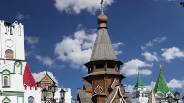 Izmailovsky Kremlin (Izmailovo Kremlin), Moskova, Rusya - müzeler, restoranlar, fuarlar ve piyasalar ve diğer birçok konumlar da dahil olmak üzere en renkli ve ilginç şehir yerlerinden biridir 