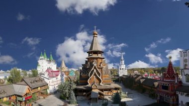 Izmailovsky Kremlin (Izmailovo Kremlin), Moskova, Rusya - müzeler, restoranlar, fuarlar ve piyasalar ve diğer birçok konumlar da dahil olmak üzere en renkli ve ilginç şehir yerlerinden biridir 