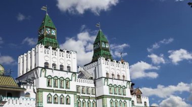 Izmailovsky Kremlin (Izmailovo Kremlin), Moskova, Rusya - müzeler, restoranlar, fuarlar ve piyasalar ve diğer birçok konumlar da dahil olmak üzere en renkli ve ilginç şehir yerlerinden biridir 