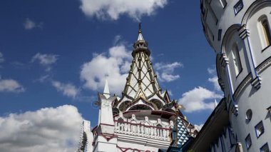 Izmailovsky Kremlin (Izmailovo Kremlin), Moskova, Rusya - müzeler, restoranlar, fuarlar ve piyasalar ve diğer birçok konumlar da dahil olmak üzere en renkli ve ilginç şehir yerlerinden biridir 