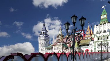 Izmailovsky Kremlin (Izmailovo Kremlin), Moskova, Rusya - müzeler, restoranlar, fuarlar ve piyasalar ve diğer birçok konumlar da dahil olmak üzere en renkli ve ilginç şehir yerlerinden biridir 
