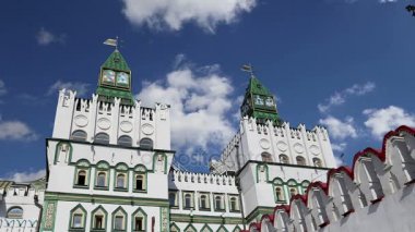 Izmailovsky Kremlin (Izmailovo Kremlin), Moskova, Rusya - müzeler, restoranlar, fuarlar ve piyasalar ve diğer birçok konumlar da dahil olmak üzere en renkli ve ilginç şehir yerlerinden biridir 
