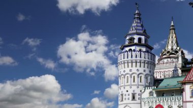 Izmailovsky Kremlin (Izmailovo Kremlin), Moskova, Rusya - müzeler, restoranlar, fuarlar ve piyasalar ve diğer birçok konumlar da dahil olmak üzere en renkli ve ilginç şehir yerlerinden biridir 