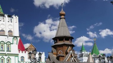 Izmailovsky Kremlin (Izmailovo Kremlin), Moskova, Rusya - müzeler, restoranlar, fuarlar ve piyasalar ve diğer birçok konumlar da dahil olmak üzere en renkli ve ilginç şehir yerlerinden biridir 