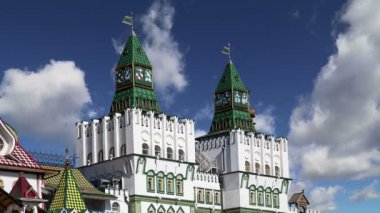 Izmailovsky Kremlin (Izmailovo Kremlin), Moskova, Rusya - müzeler, restoranlar, fuarlar ve piyasalar ve diğer birçok konumlar da dahil olmak üzere en renkli ve ilginç şehir yerlerinden biridir 