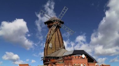 Izmailovsky Kremlin (Izmailovo Kremlin), Moskova, Rusya - müzeler, restoranlar, fuarlar ve piyasalar ve diğer birçok konumlar da dahil olmak üzere en renkli ve ilginç şehir yerlerinden biridir 