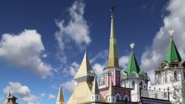 Izmailovsky Kremlin (Izmailovo Kremlin), Moskova, Rusya - müzeler, restoranlar, fuarlar ve piyasalar ve diğer birçok konumlar da dahil olmak üzere en renkli ve ilginç şehir yerlerinden biridir 