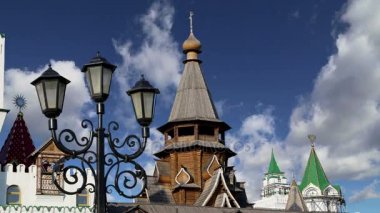 Izmailovsky Kremlin (Izmailovo Kremlin), Moskova, Rusya - müzeler, restoranlar, fuarlar ve piyasalar ve diğer birçok konumlar da dahil olmak üzere en renkli ve ilginç şehir yerlerinden biridir 