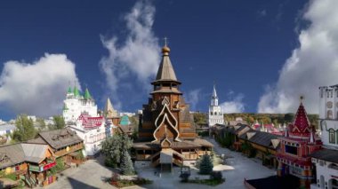 Izmailovsky Kremlin (Izmailovo Kremlin), Moskova, Rusya - müzeler, restoranlar, fuarlar ve piyasalar ve diğer birçok konumlar da dahil olmak üzere en renkli ve ilginç şehir yerlerinden biridir 