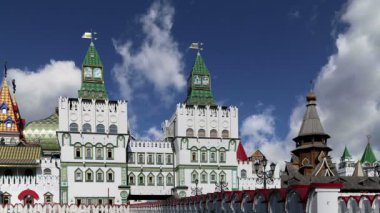 Izmailovsky Kremlin (Izmailovo Kremlin), Moskova, Rusya - müzeler, restoranlar, fuarlar ve piyasalar ve diğer birçok konumlar da dahil olmak üzere en renkli ve ilginç şehir yerlerinden biridir 