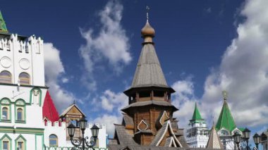 Izmailovsky Kremlin (Izmailovo Kremlin), Moskova, Rusya - müzeler, restoranlar, fuarlar ve piyasalar ve diğer birçok konumlar da dahil olmak üzere en renkli ve ilginç şehir yerlerinden biridir 