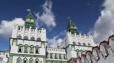 Izmailovsky Kremlin (Izmailovo Kremlin), Moskova, Rusya - müzeler, restoranlar, fuarlar ve piyasalar ve diğer birçok konumlar da dahil olmak üzere en renkli ve ilginç şehir yerlerinden biridir 