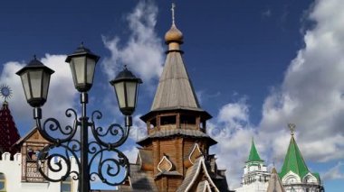 Izmailovsky Kremlin (Izmailovo Kremlin), Moskova, Rusya - müzeler, restoranlar, fuarlar ve piyasalar ve diğer birçok konumlar da dahil olmak üzere en renkli ve ilginç şehir yerlerinden biridir 