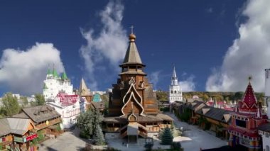 Izmailovsky Kremlin (Izmailovo Kremlin), Moskova, Rusya - müzeler, restoranlar, fuarlar ve piyasalar ve diğer birçok konumlar da dahil olmak üzere en renkli ve ilginç şehir yerlerinden biridir 