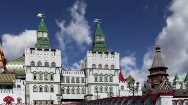 Izmailovsky Kremlin (Izmailovo Kremlin), Moskova, Rusya - müzeler, restoranlar, fuarlar ve piyasalar ve diğer birçok konumlar da dahil olmak üzere en renkli ve ilginç şehir yerlerinden biridir 
