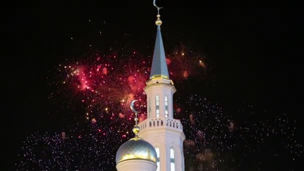 莫斯科大教堂清真寺和烟花 俄罗斯 莫斯科新的标志性建筑的主要清真寺 — 图库视频影像
