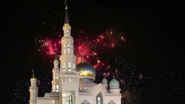 莫斯科大教堂清真寺和烟花 俄罗斯 莫斯科新的标志性建筑的主要清真寺 — 图库视频影像