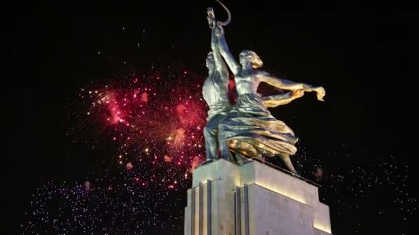 Berühmtes Sowjetisches Denkmal Rabochiy Kolkhoznitsa Arbeiterin Und Kolchosfrau Oder Arbeiter — Stockvideo