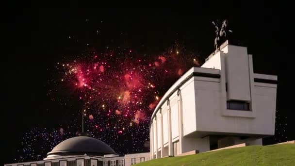 在胜利公园波山和烟花 莫斯科 俄罗斯的战争纪念馆 纪念复杂构造在伟大爱国战争期间死亡的人的记忆 — 图库视频影像