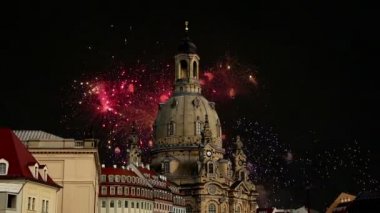 Dresden Frauenkirche (kelimenin tam anlamıyla kilise Our Lady) ve tatil fireworks--bir Lutheran Almanya'nın Dresden kentinde kilise olduğunu 